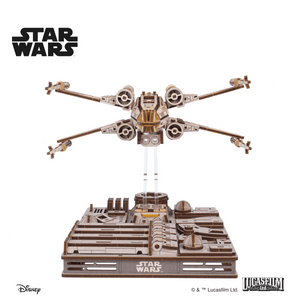 Luke Skywalker`s X-Wing Starfighter™
