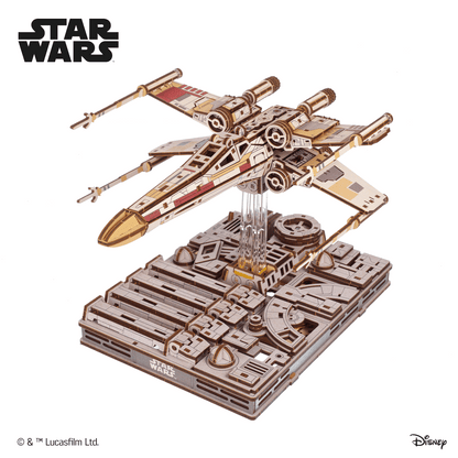 Luke Skywalker`s X-Wing Starfighter™