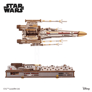 Luke Skywalker`s X-Wing Starfighter™