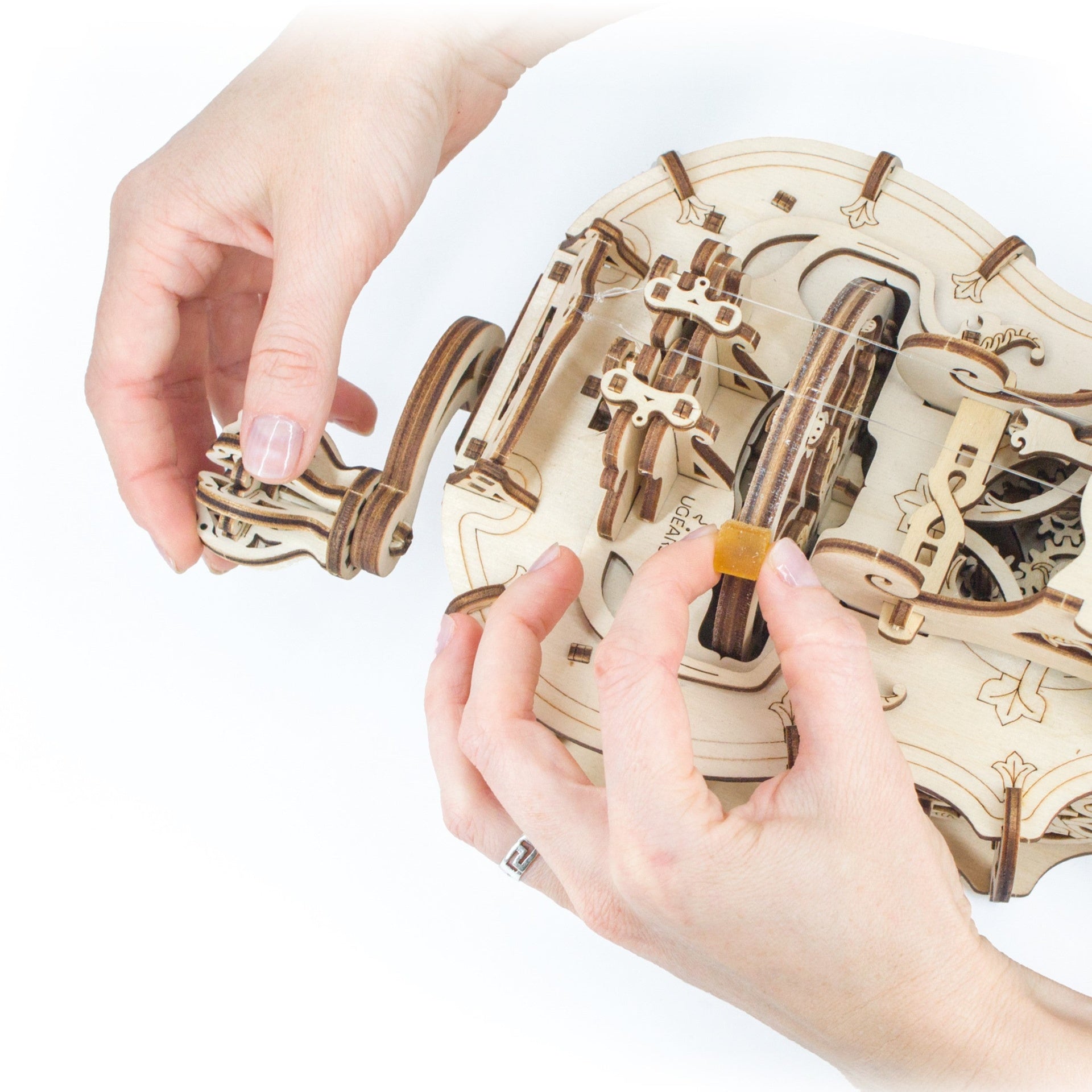 UGEARS Hurdy Gurdy Puzzle en Bois 3D - Instrument de Musique Kit de UGEARS Hurdy Gurdy Puzzle en Bois 3D - Instrument de Musique Kit de