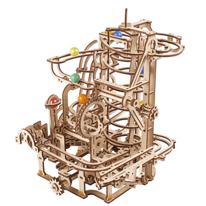 Murmelbahn mit Spiralaufzug